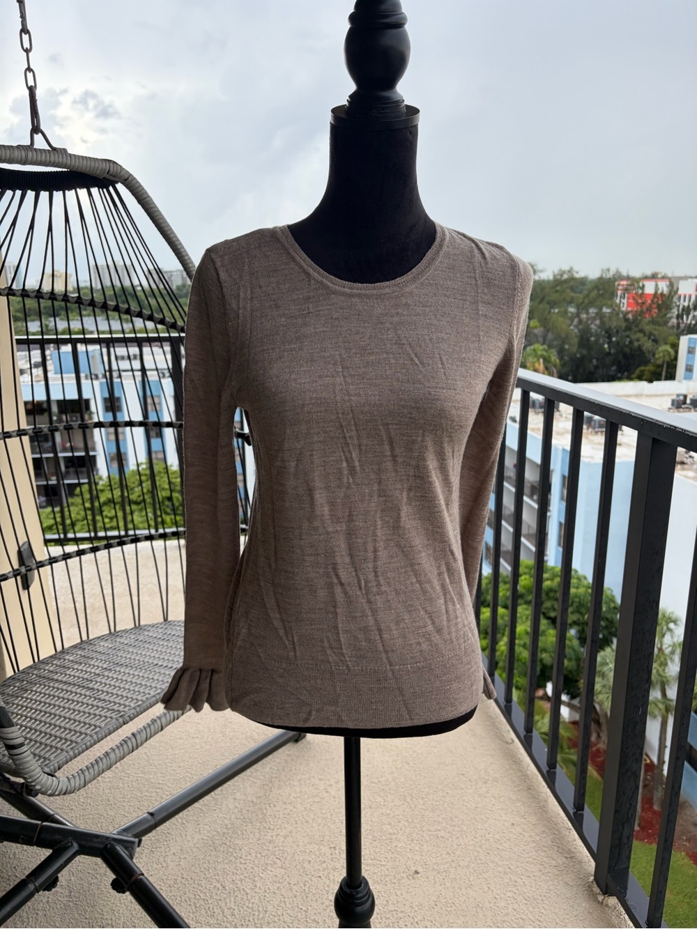 Nanette Lepore 100% Extra Fine Merino Wool Sweater Beige Ruffle Cuff Small